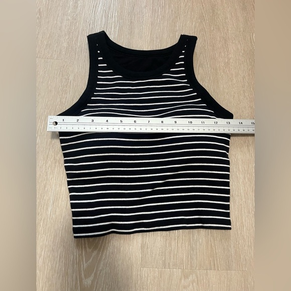 Uniqlo Crop Striped Sleeveless Tank Top - Picture 5 of 5